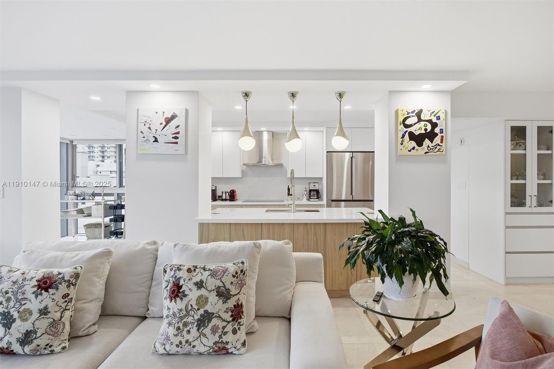 For Sale: $979,000 (2 beds, 2 baths, 1645 Square Feet)