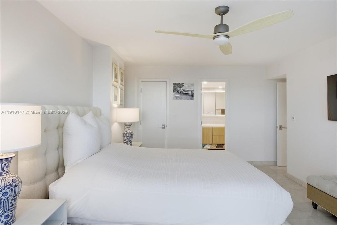For Sale: $979,000 (2 beds, 2 baths, 1645 Square Feet)