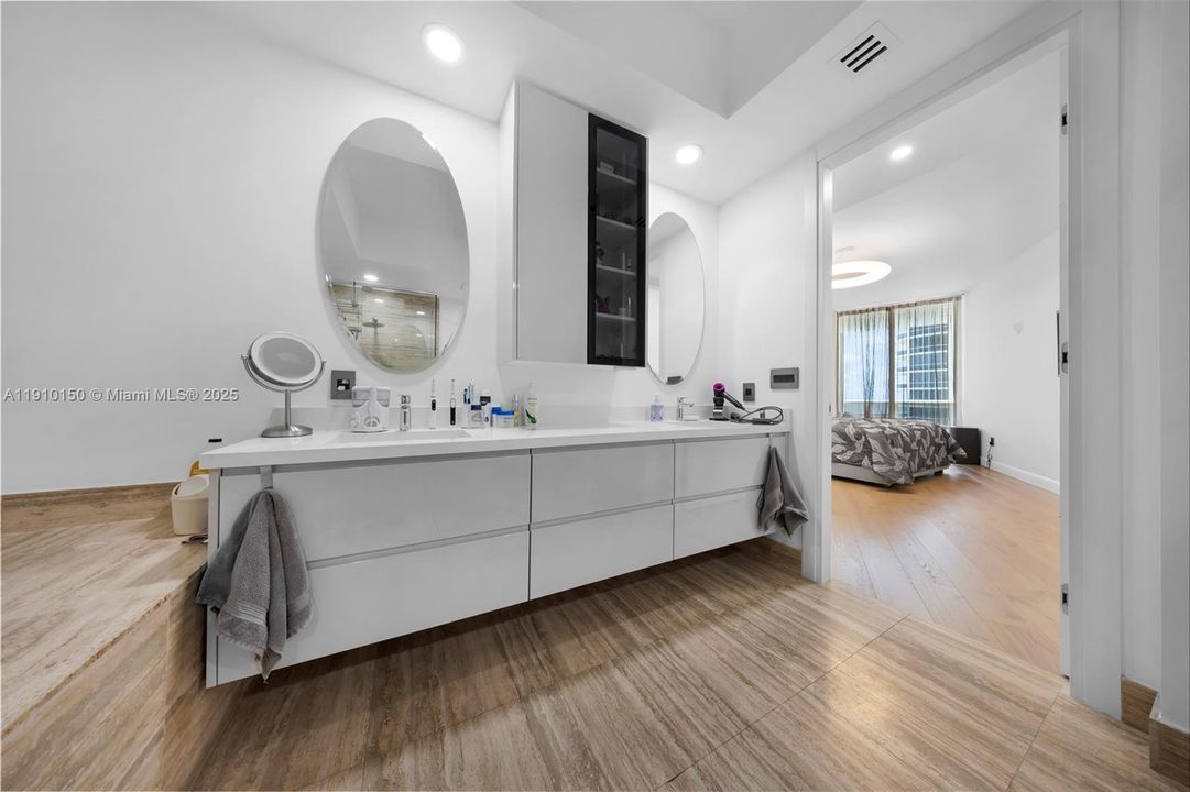 For Sale: $1,749,000 (2 beds, 3 baths, 2106 Square Feet)