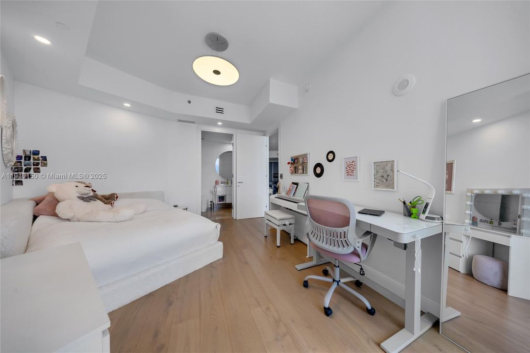 For Sale: $1,749,000 (2 beds, 3 baths, 2106 Square Feet)