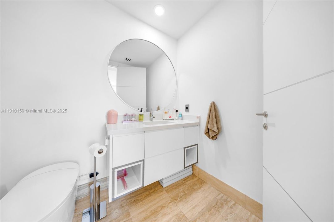 For Sale: $1,749,000 (2 beds, 3 baths, 2106 Square Feet)