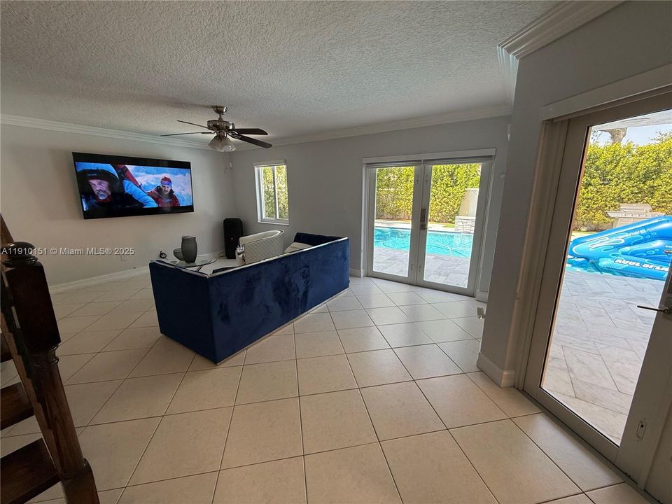 For Sale: $839,900 (3 beds, 2 baths, 2132 Square Feet)