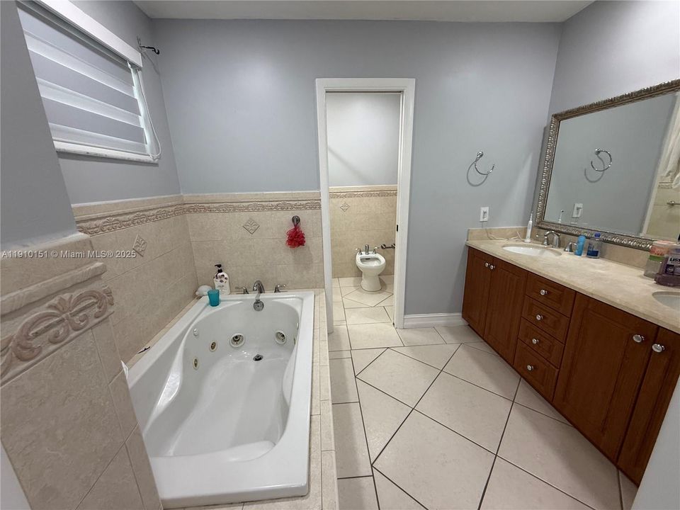 For Sale: $839,900 (3 beds, 2 baths, 2132 Square Feet)