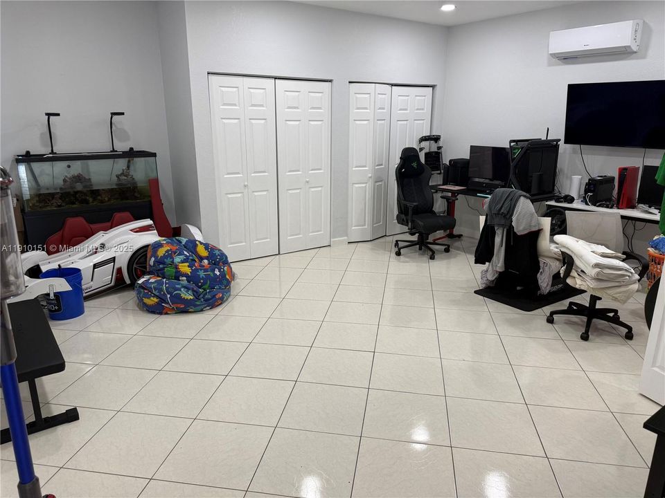 For Sale: $839,900 (3 beds, 2 baths, 2132 Square Feet)