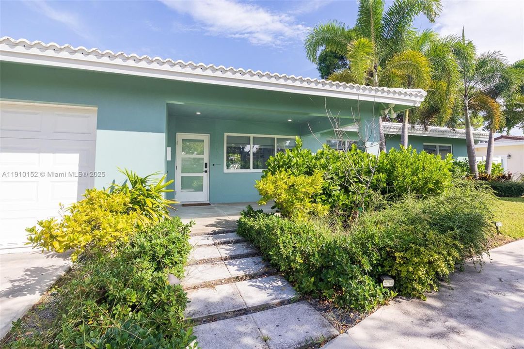 合同活跃: $660,000 (3 贝兹, 2 浴室, 1434 平方英尺)