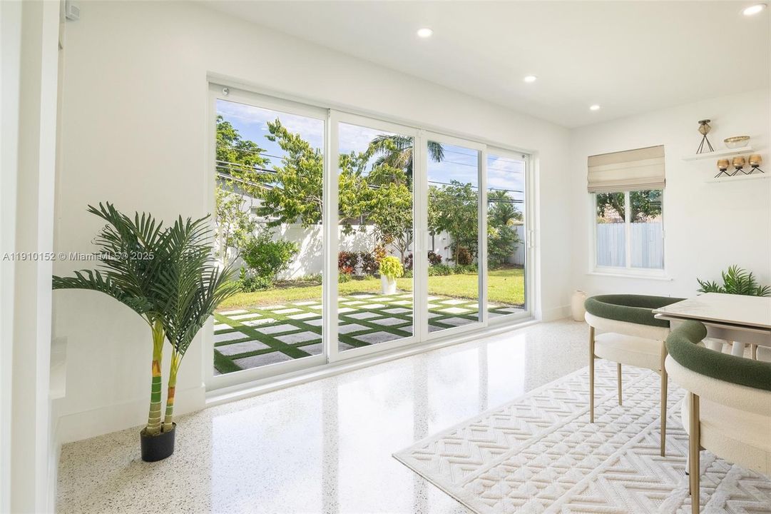 合同活跃: $660,000 (3 贝兹, 2 浴室, 1434 平方英尺)