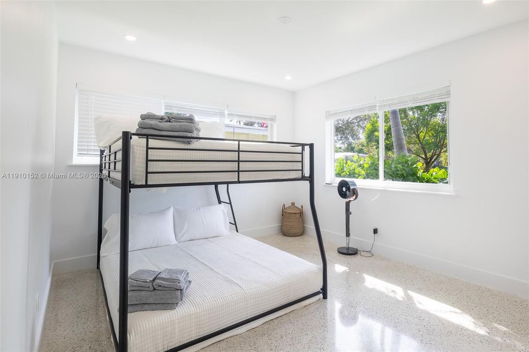 合同活跃: $660,000 (3 贝兹, 2 浴室, 1434 平方英尺)