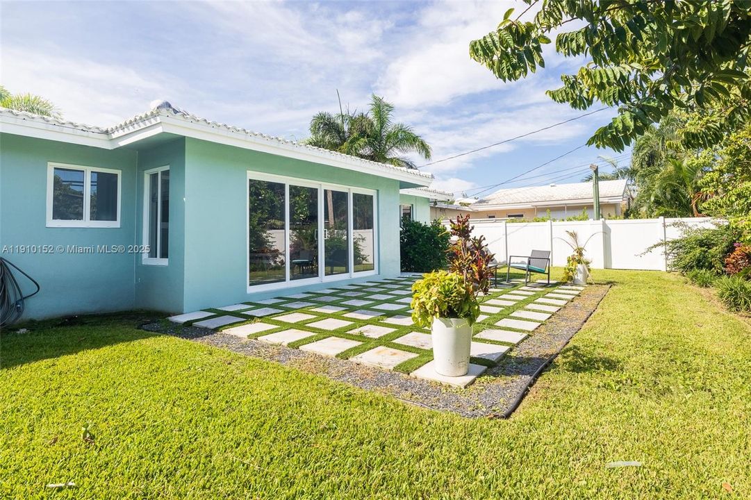 合同活跃: $660,000 (3 贝兹, 2 浴室, 1434 平方英尺)