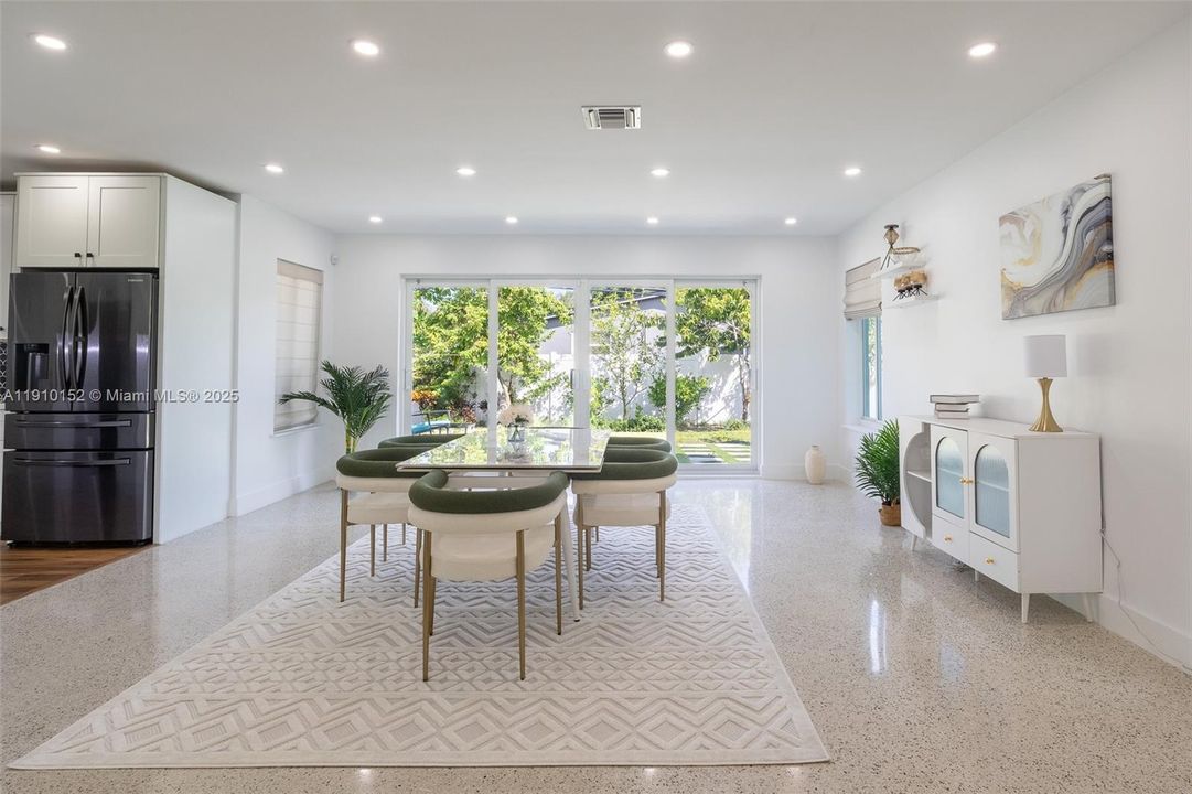 合同活跃: $660,000 (3 贝兹, 2 浴室, 1434 平方英尺)