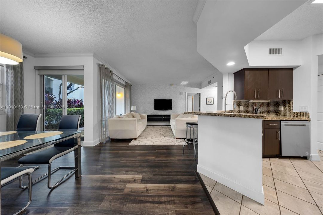 Active With Contract: $3,500 (3 beds, 2 baths, 1320 Square Feet)