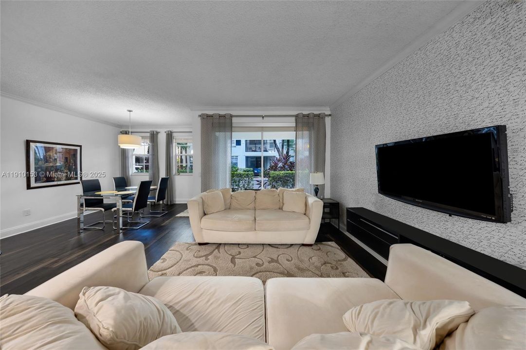 Active With Contract: $3,500 (3 beds, 2 baths, 1320 Square Feet)