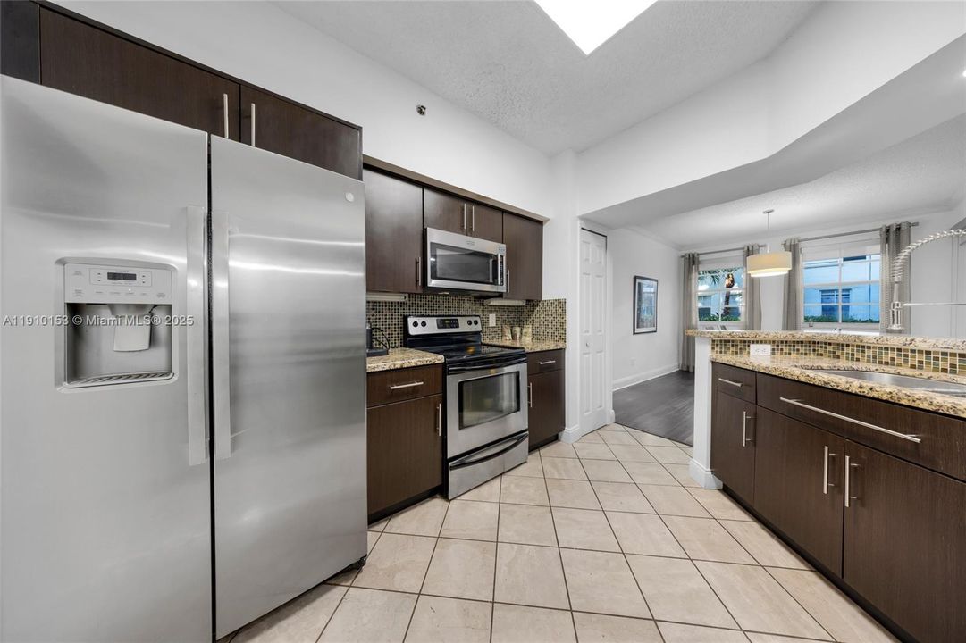 Active With Contract: $3,500 (3 beds, 2 baths, 1320 Square Feet)