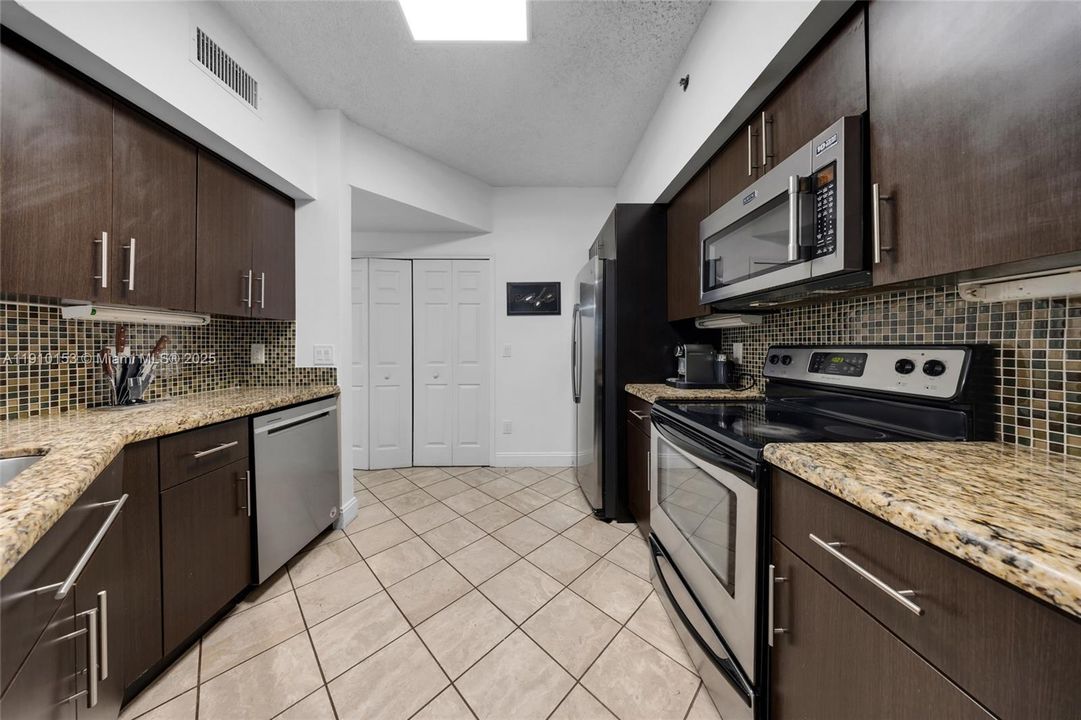 Active With Contract: $3,500 (3 beds, 2 baths, 1320 Square Feet)