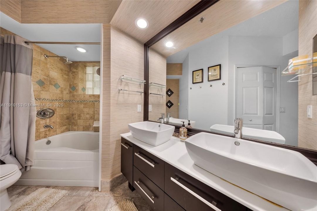 Active With Contract: $3,500 (3 beds, 2 baths, 1320 Square Feet)