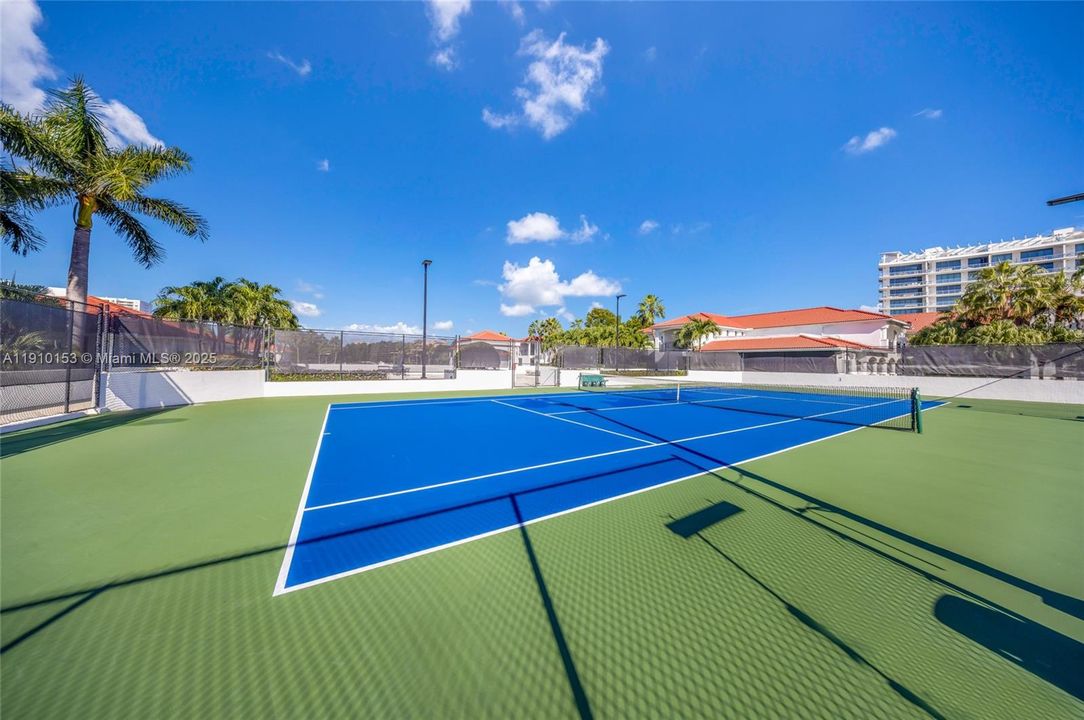 Active With Contract: $3,500 (3 beds, 2 baths, 1320 Square Feet)