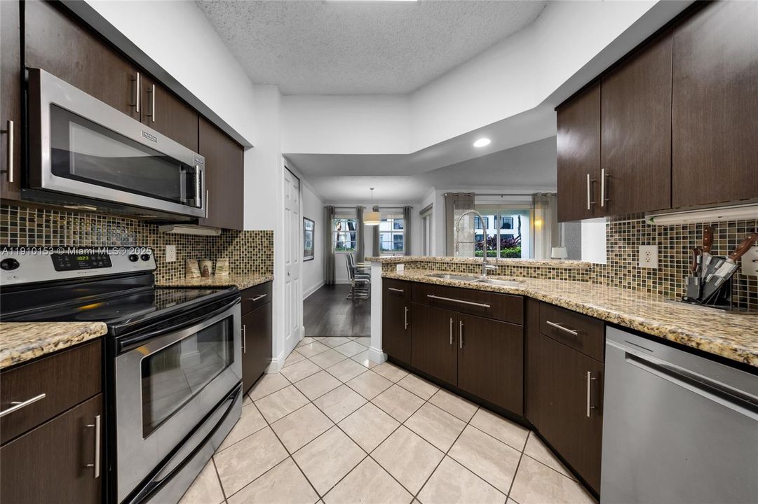Active With Contract: $3,500 (3 beds, 2 baths, 1320 Square Feet)