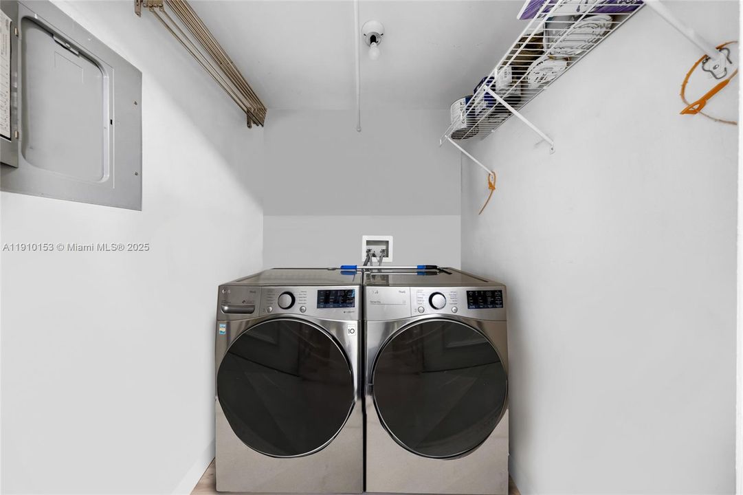 Active With Contract: $3,500 (3 beds, 2 baths, 1320 Square Feet)