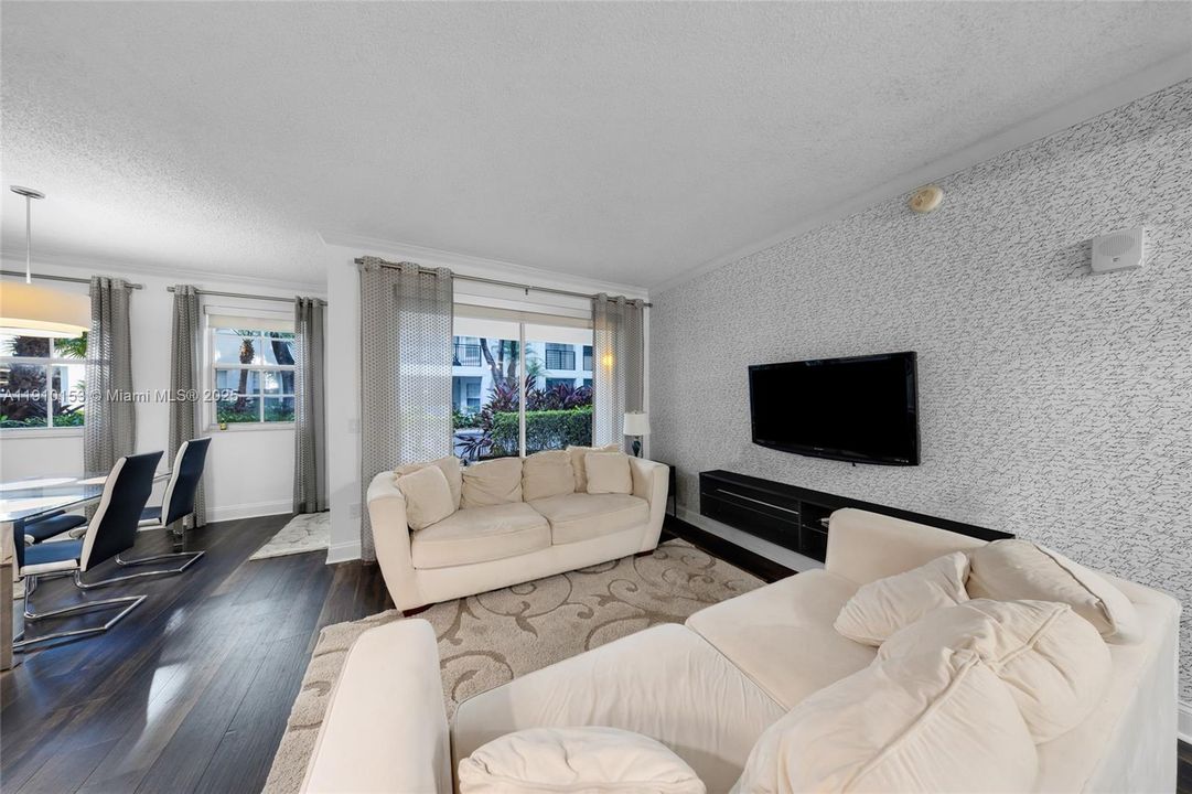 Active With Contract: $3,500 (3 beds, 2 baths, 1320 Square Feet)