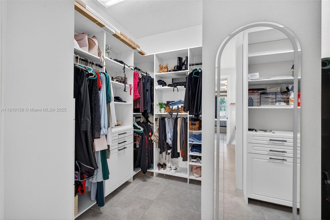 待售: $779,000 (5 贝兹, 4 浴室, 4211 平方英尺)