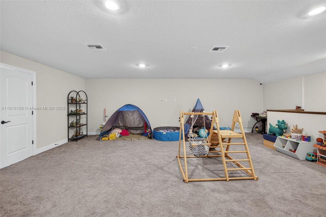 待售: $779,000 (5 贝兹, 4 浴室, 4211 平方英尺)