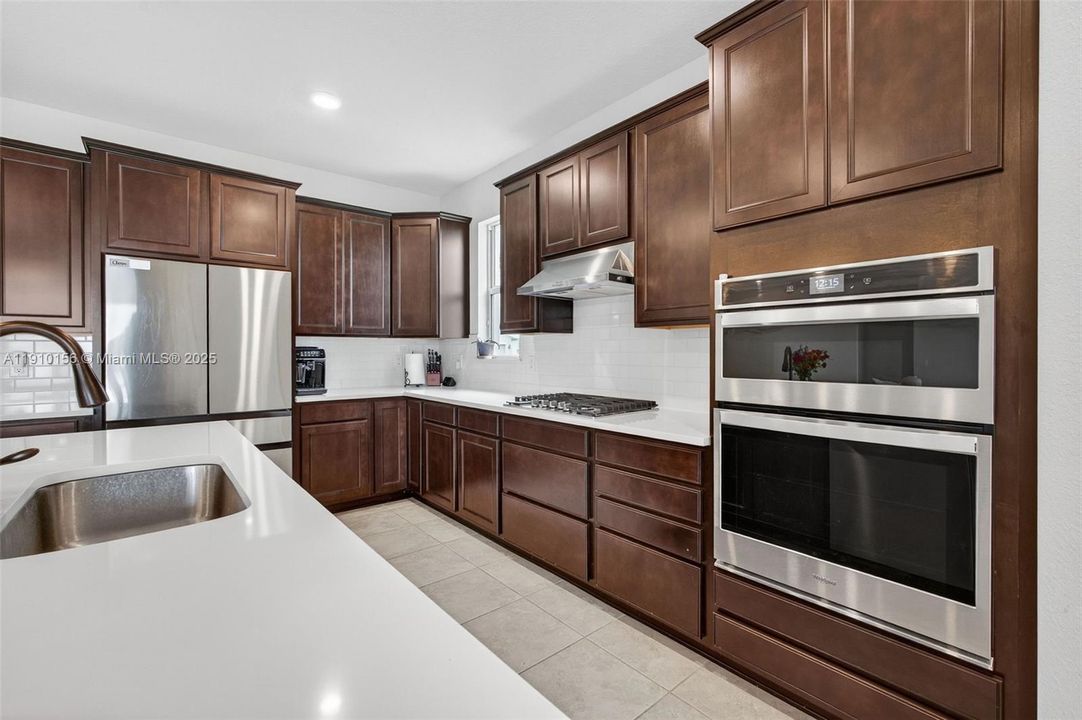 待售: $779,000 (5 贝兹, 4 浴室, 4211 平方英尺)