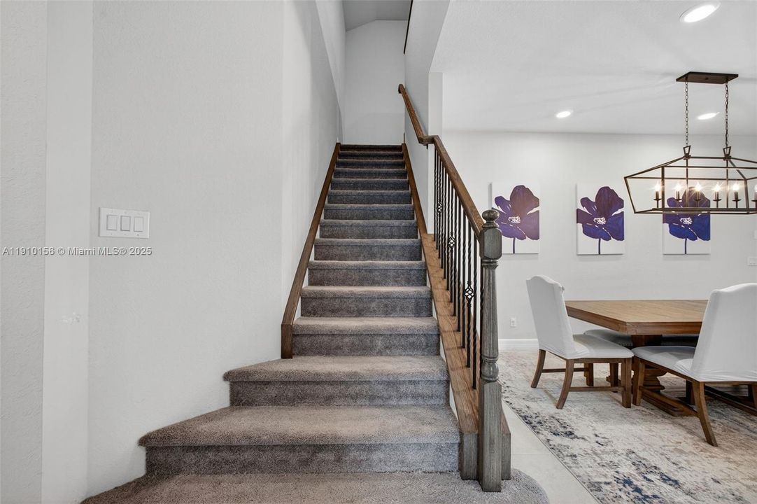 待售: $779,000 (5 贝兹, 4 浴室, 4211 平方英尺)