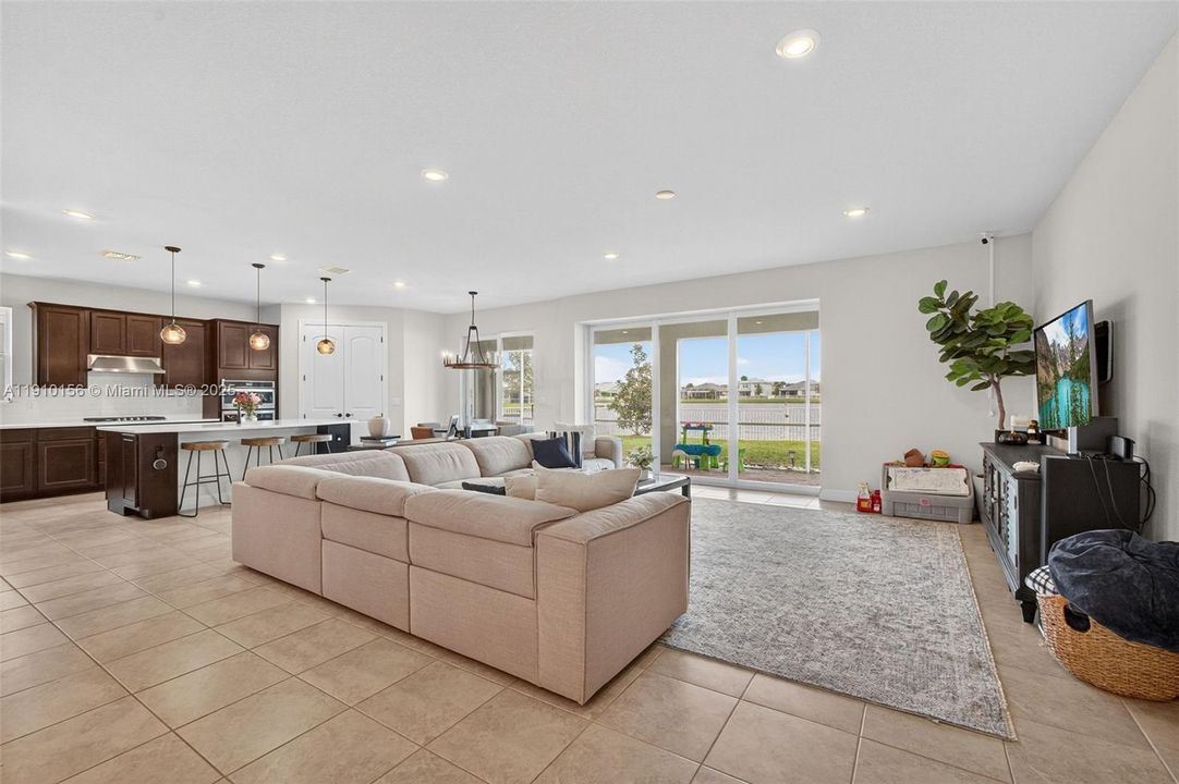 待售: $779,000 (5 贝兹, 4 浴室, 4211 平方英尺)