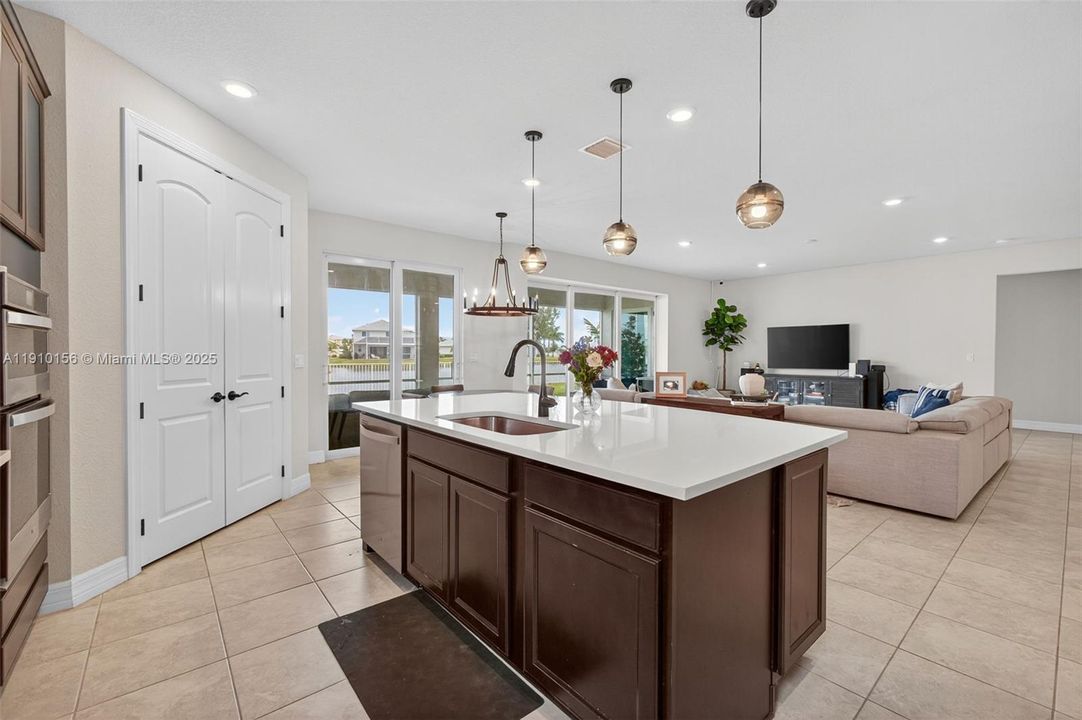 待售: $779,000 (5 贝兹, 4 浴室, 4211 平方英尺)