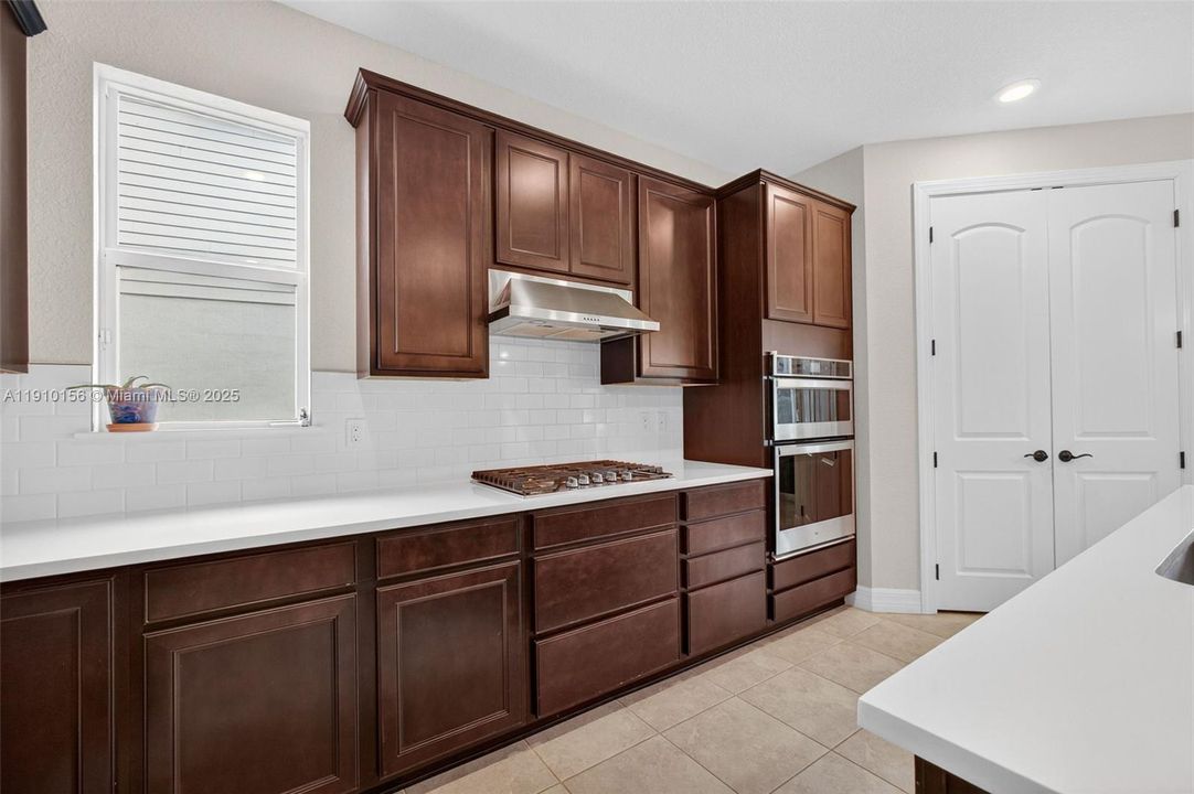 待售: $779,000 (5 贝兹, 4 浴室, 4211 平方英尺)