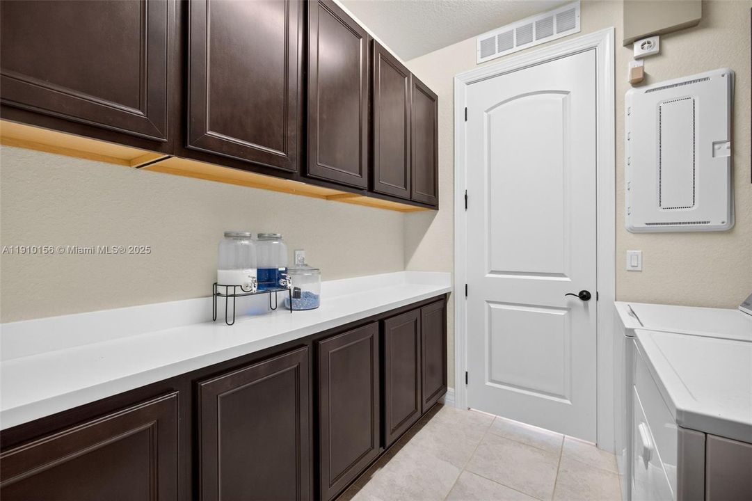 待售: $779,000 (5 贝兹, 4 浴室, 4211 平方英尺)