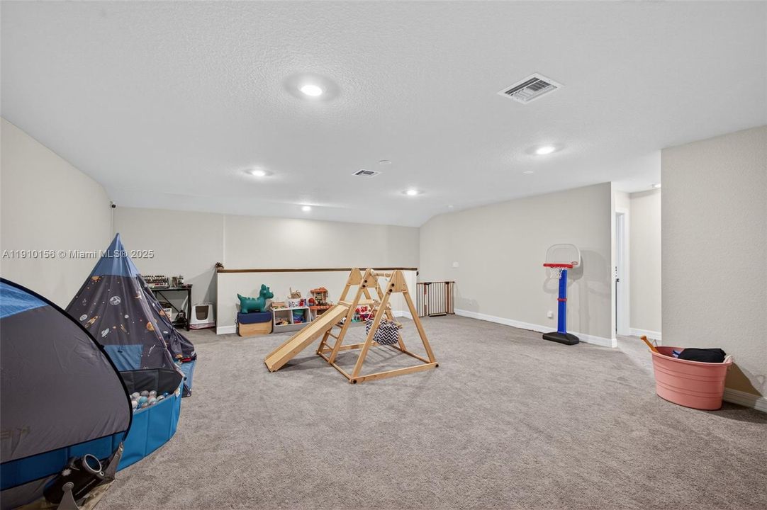 待售: $779,000 (5 贝兹, 4 浴室, 4211 平方英尺)