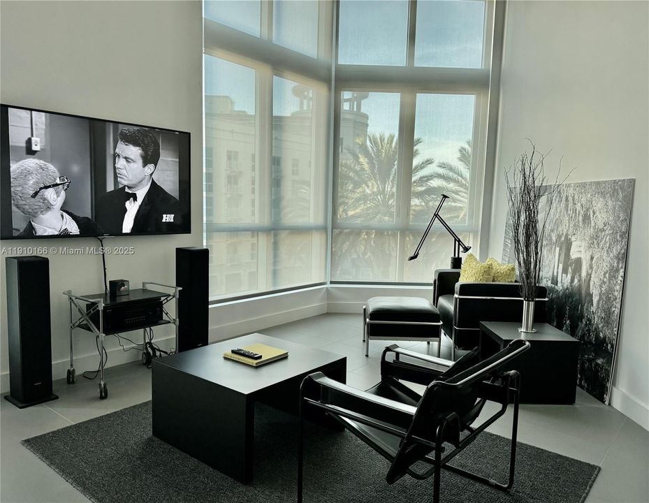 待售: $379,900 (1 贝兹, 1 浴室, 957 平方英尺)