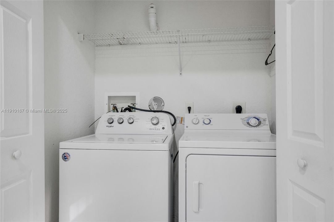 En Renta: $3,290 (3 camas, 2 baños, 1605 Pies cuadrados)