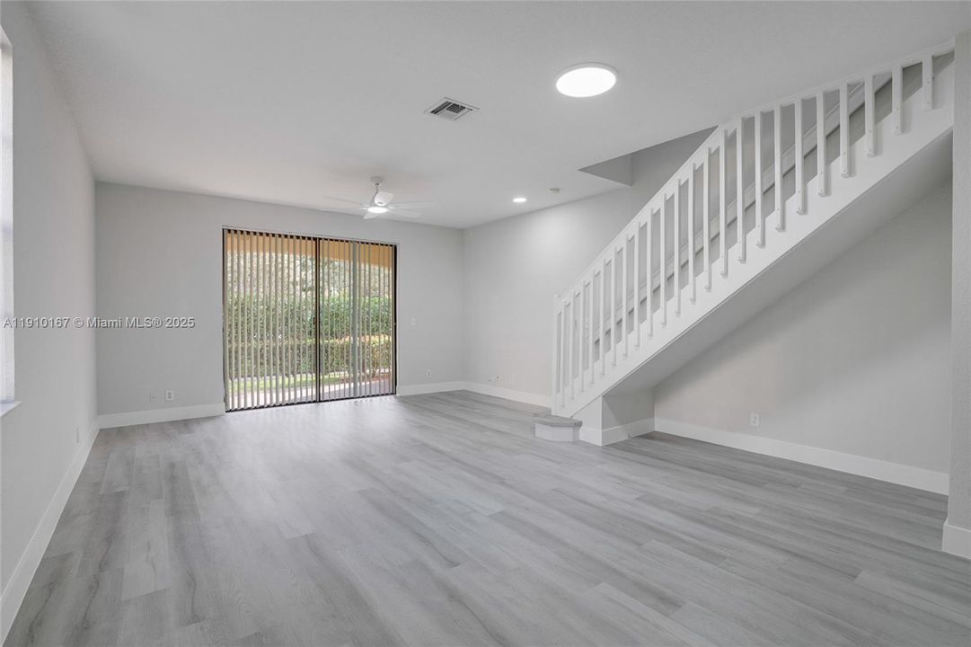 En Renta: $3,290 (3 camas, 2 baños, 1605 Pies cuadrados)