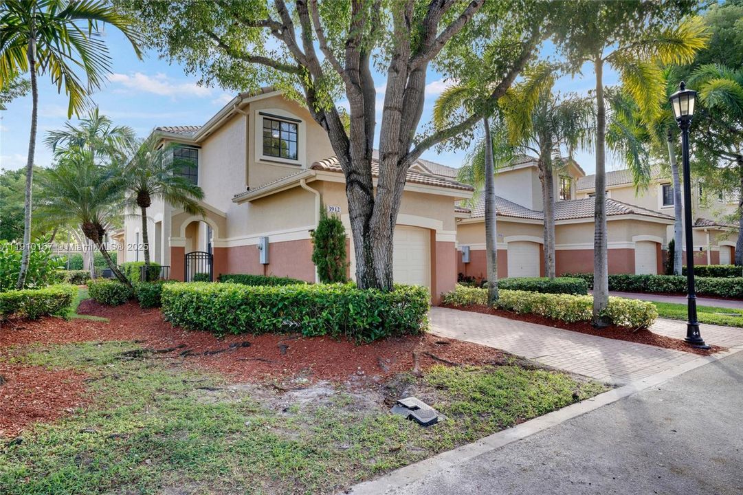 En Renta: $3,290 (3 camas, 2 baños, 1605 Pies cuadrados)