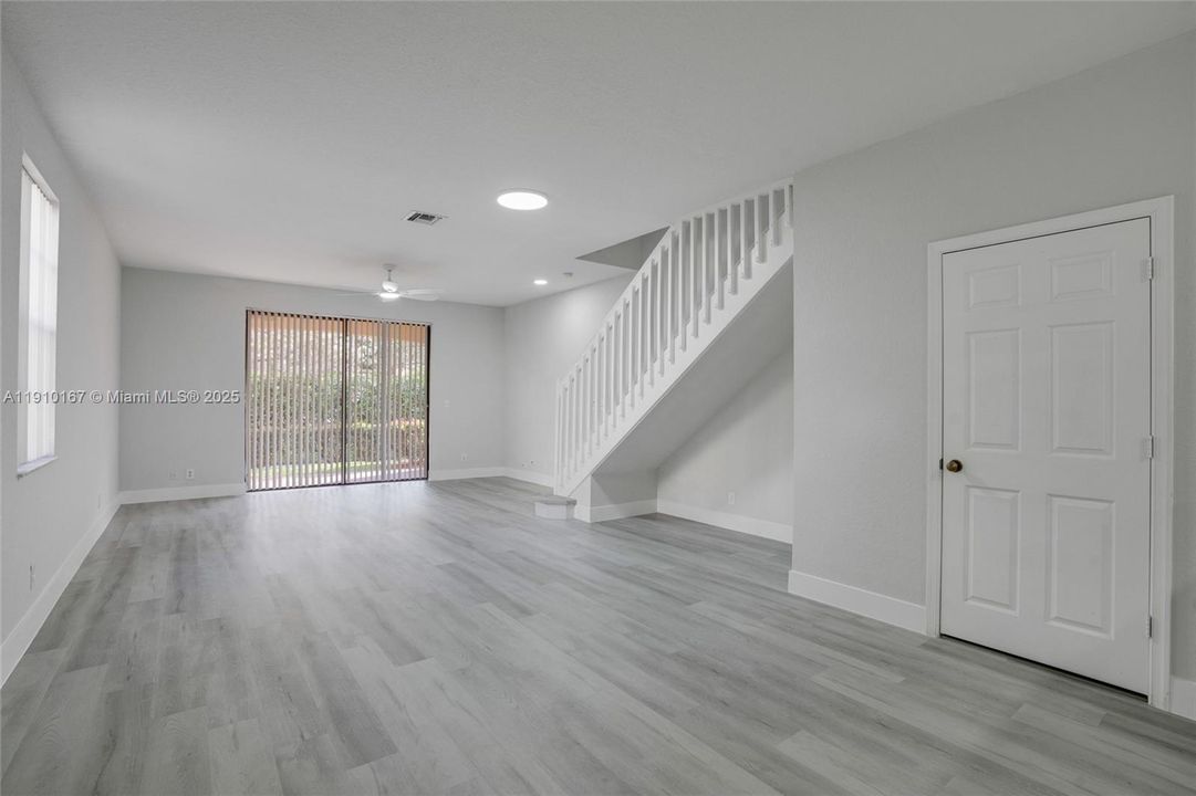 En Renta: $3,290 (3 camas, 2 baños, 1605 Pies cuadrados)