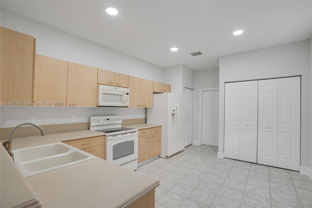 En Renta: $3,290 (3 camas, 2 baños, 1605 Pies cuadrados)