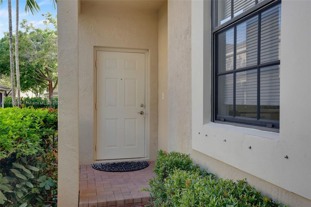 En Renta: $3,290 (3 camas, 2 baños, 1605 Pies cuadrados)