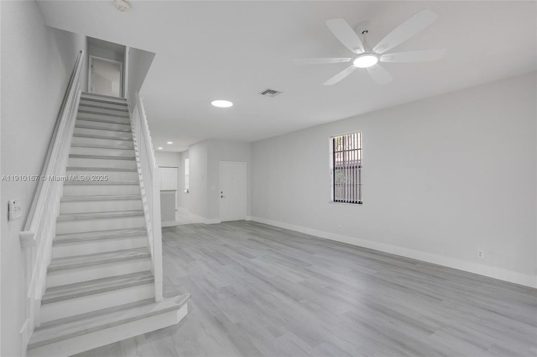 En Renta: $3,290 (3 camas, 2 baños, 1605 Pies cuadrados)