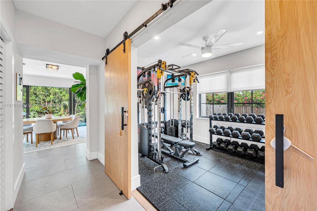 合同活跃: $11,500 (4 贝兹, 3 浴室, 2768 平方英尺)