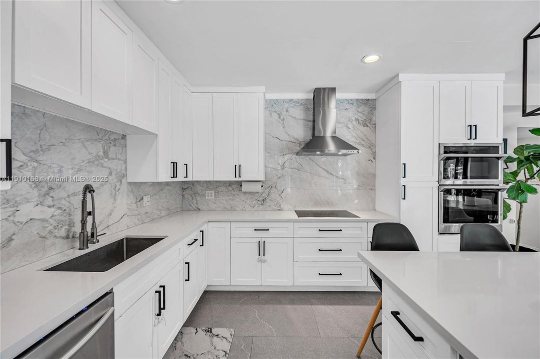 合同活跃: $11,500 (4 贝兹, 3 浴室, 2768 平方英尺)