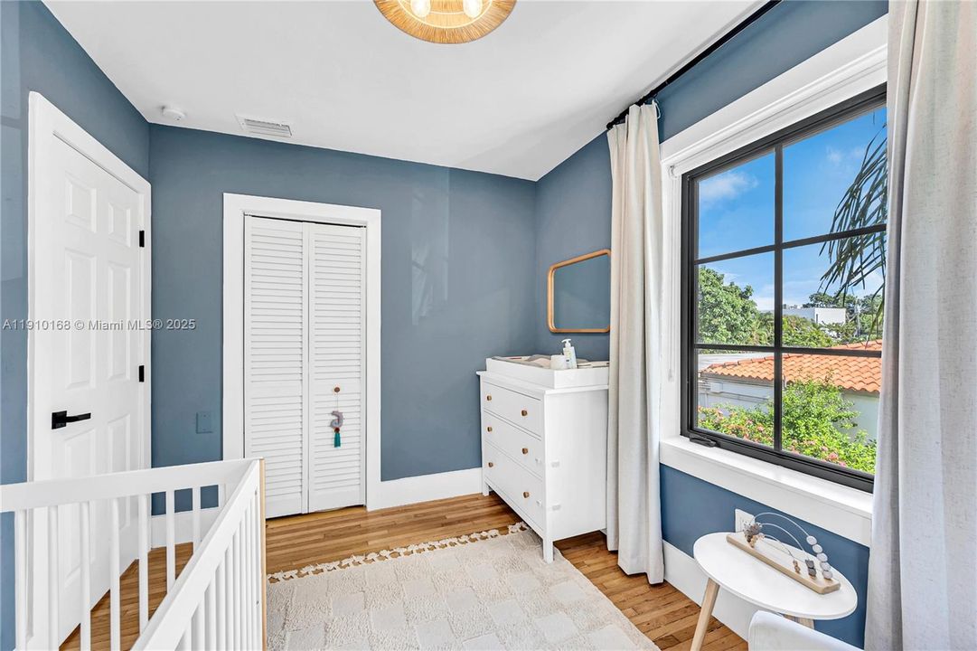 合同活跃: $11,500 (4 贝兹, 3 浴室, 2768 平方英尺)