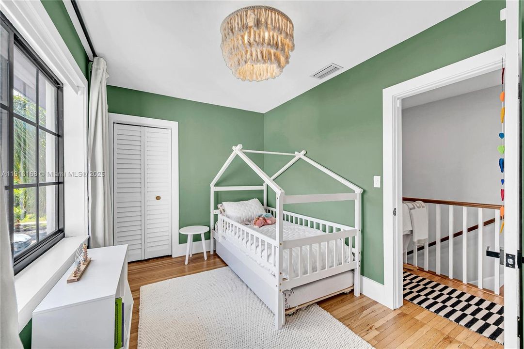 合同活跃: $11,500 (4 贝兹, 3 浴室, 2768 平方英尺)