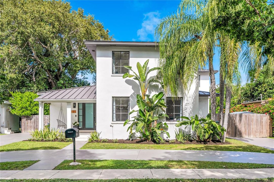 合同活跃: $11,500 (4 贝兹, 3 浴室, 2768 平方英尺)