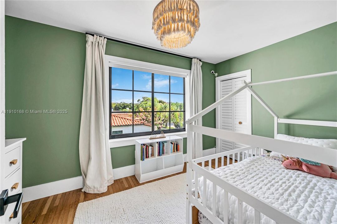 合同活跃: $11,500 (4 贝兹, 3 浴室, 2768 平方英尺)