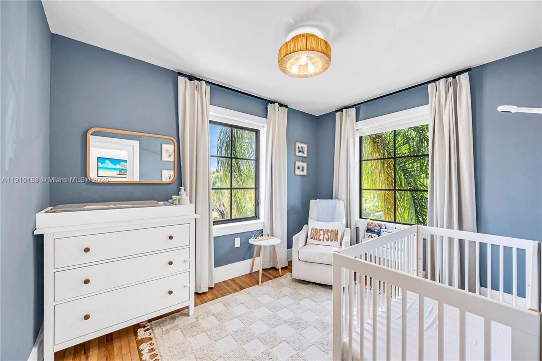 合同活跃: $11,500 (4 贝兹, 3 浴室, 2768 平方英尺)