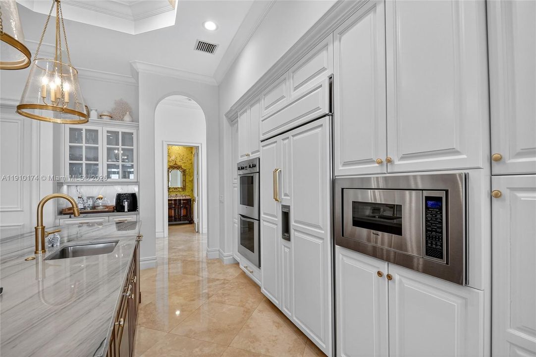 For Sale: $6,500,000 (5 beds, 6 baths, 6045 Square Feet)