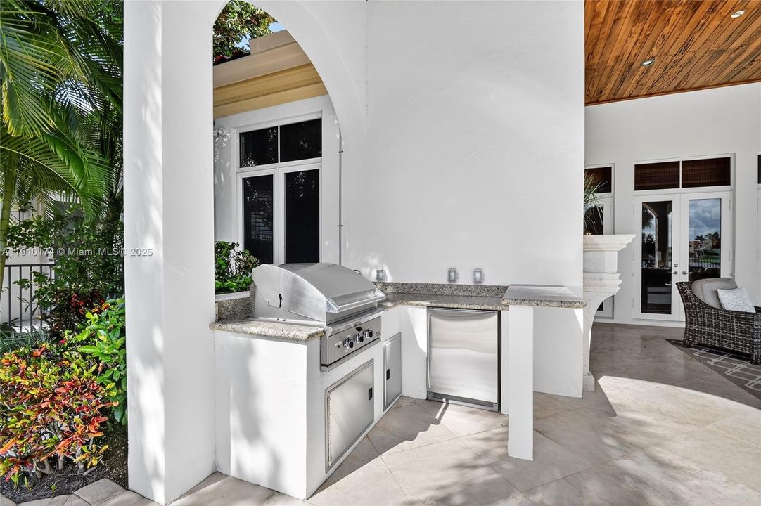 For Sale: $6,500,000 (5 beds, 6 baths, 6045 Square Feet)