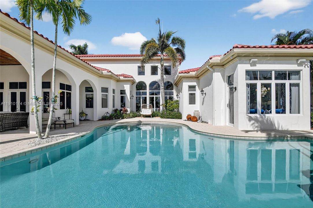 For Sale: $6,500,000 (5 beds, 6 baths, 6045 Square Feet)