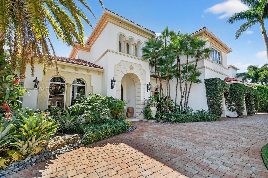 For Sale: $6,500,000 (5 beds, 6 baths, 6045 Square Feet)